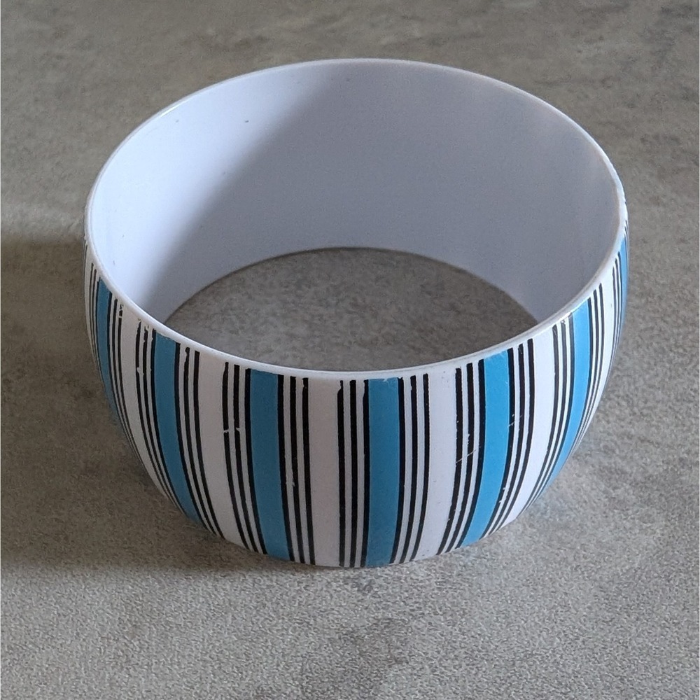 Vintage Wide Plastic Blue White Black Striped Bangle Bracelet Cuff Retro